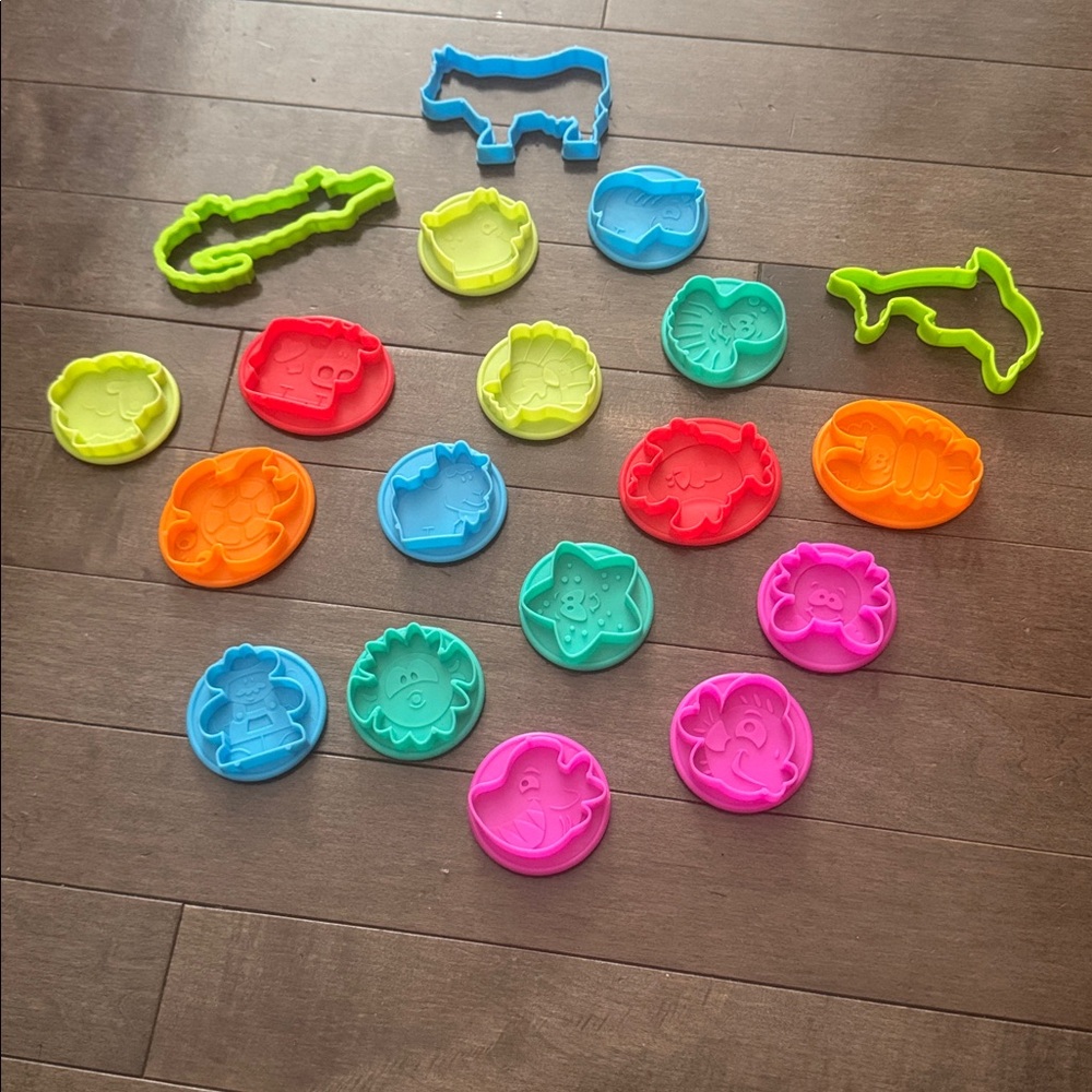 Colorful Play-Doh Set - Picture 4 of 5